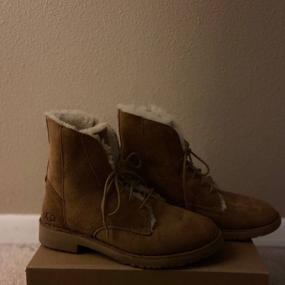 Ugg Quincy Chestnut size 7